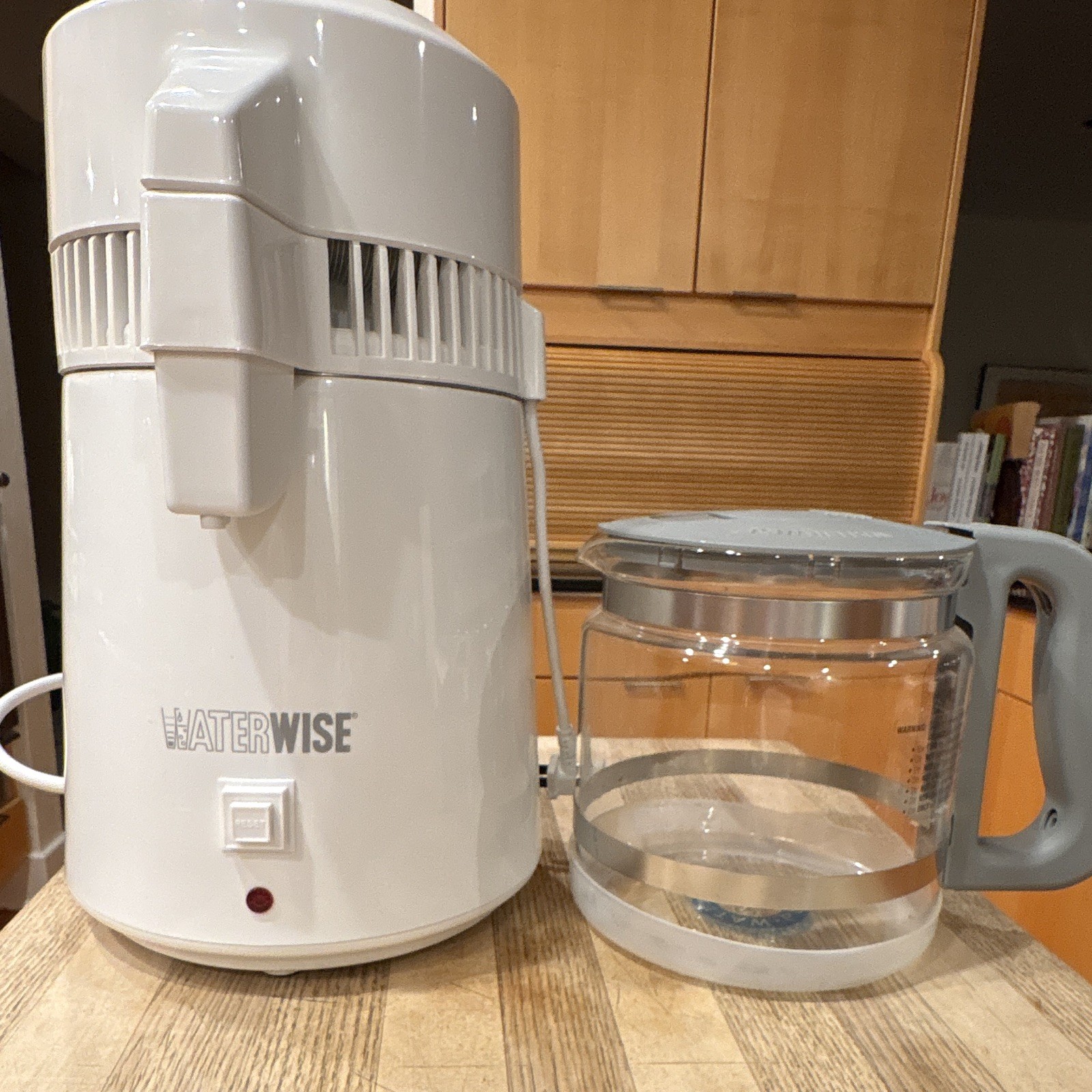 Waterwise 4000 Countertop Water Distiller 1 Gal White/Gray w/ Carafe