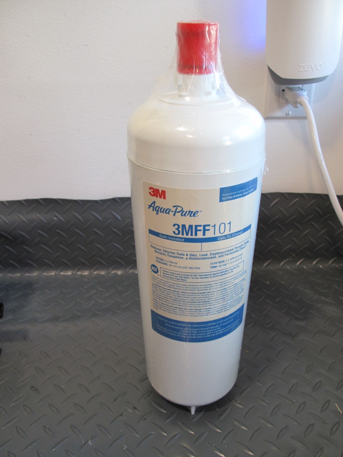 New Sealed 3M Aqua-Pure 3MFF101 replacement filter cartridge for Aqua Pure water