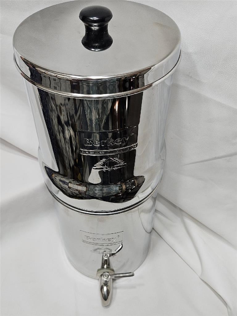 Berkey Travel Water Filter System 1.5 Gal Stainless w/2 Black Filters Clean