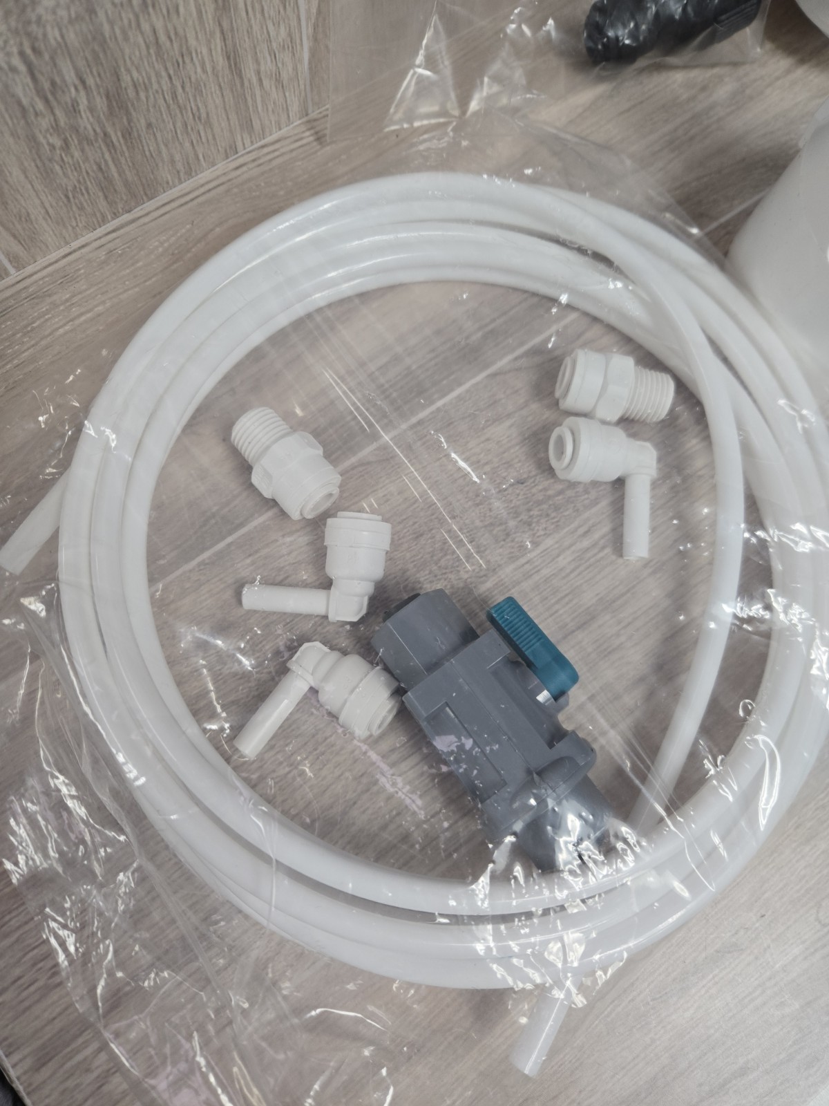 OMNIPURE Water Filter Kit For Plumbed Keurig Brewers KQ8-A (5572)