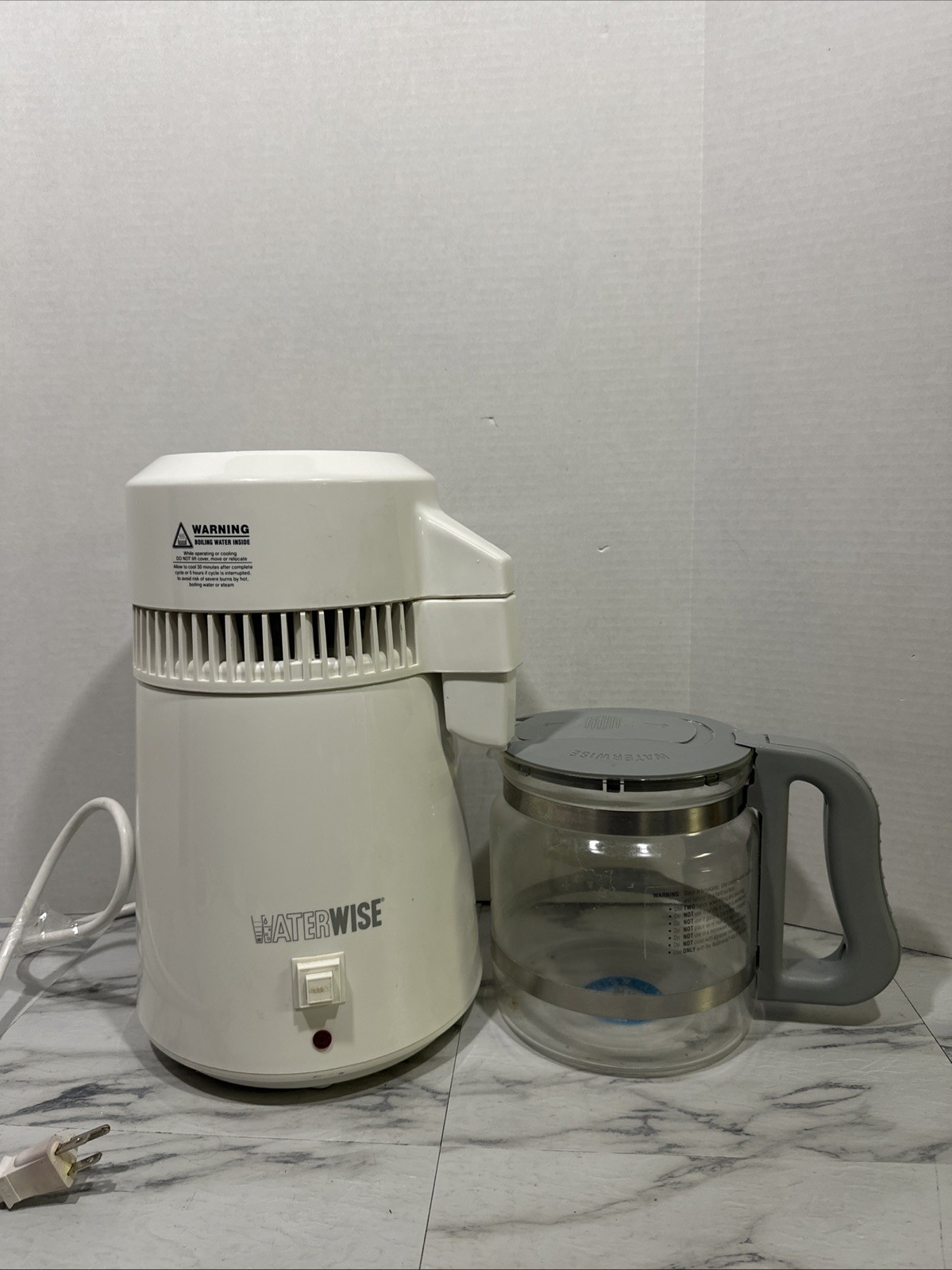 WaterWise 4000 Water Distiller Purifier 4000 White Base Unit With Carafe.